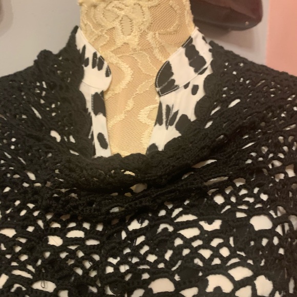 EUC- Liz Claiborne- button front blouse - Picture 9 of 11